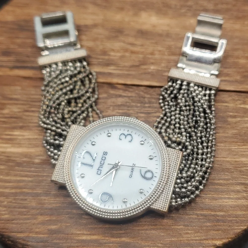B2427‎ chicos feminine elegant chain watch needs batteries
